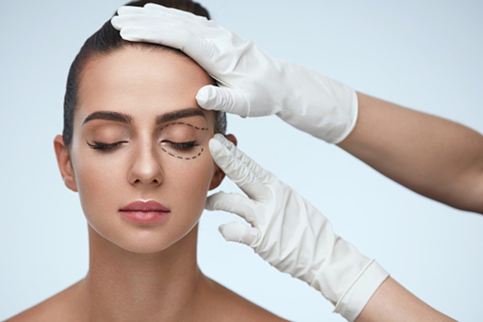 Cosmetic eye surgery being performed at Spindel Eye Associates in Derry, NH and surrounding areas