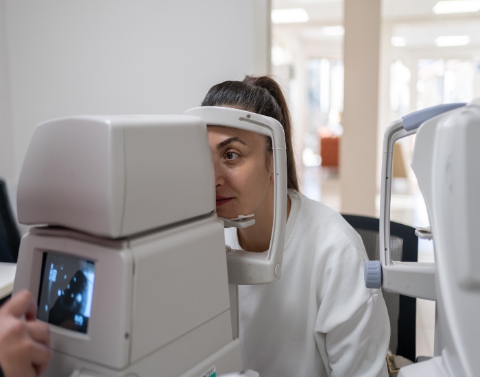 Spindel Eye Associates optometrist examining a patient's eyes in Derry and surrounding areas